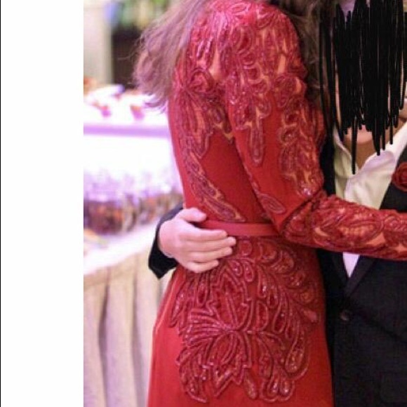 Elie Saab Red Gown - Picture 3 of 4